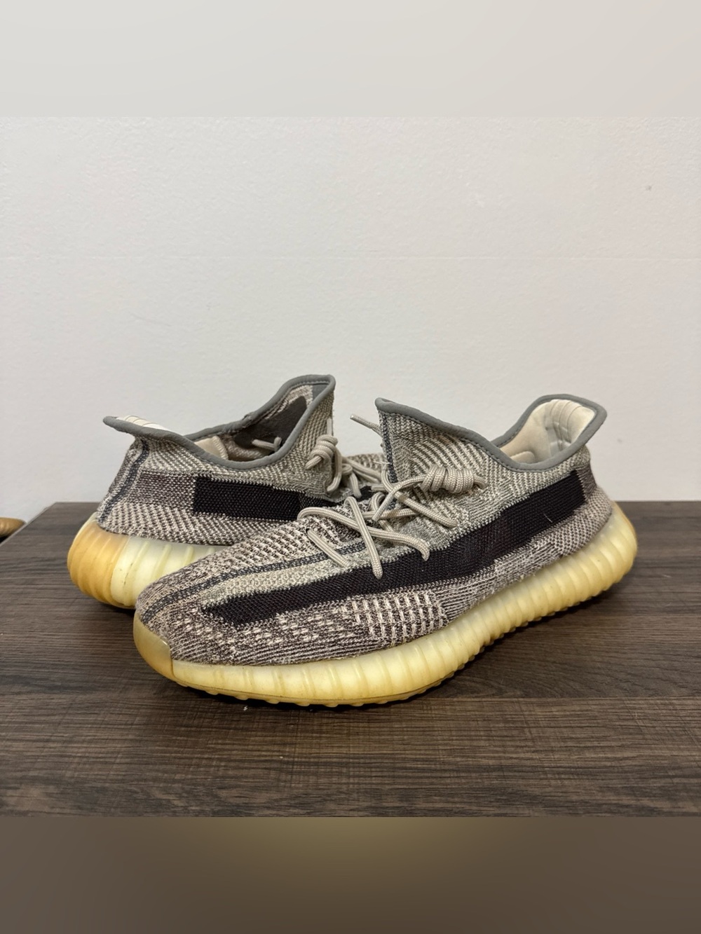 Size 11.5 mens adidas Yeezy boost 350 v2 zyon